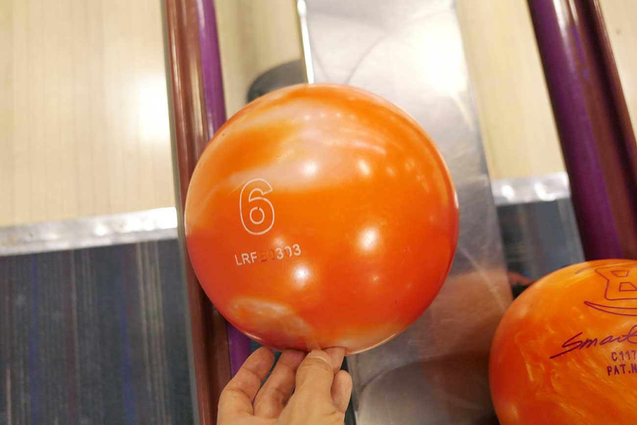 軽い6号ボールはカウンターで借りられます